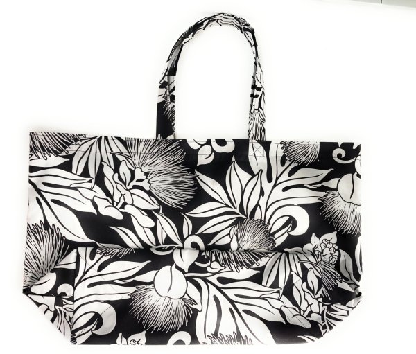 画像2: 肩にもかけられるハワイアン トートバッグ 巾着袋付き レフア柄 ブラッ ク (2)